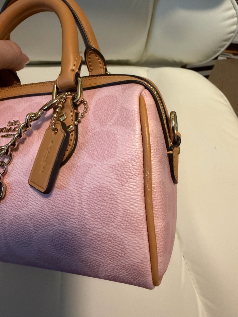 Mini Coach Rowan with minor scuff Charm - Picture 5 of 8